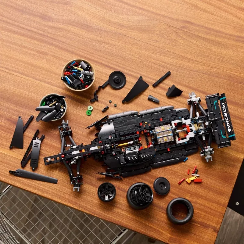 LEGO Technic mudelikomplekt Mercedes‑AMG F1 W14 E Performance — 1,432 detaili, soovitatav vanus 18+