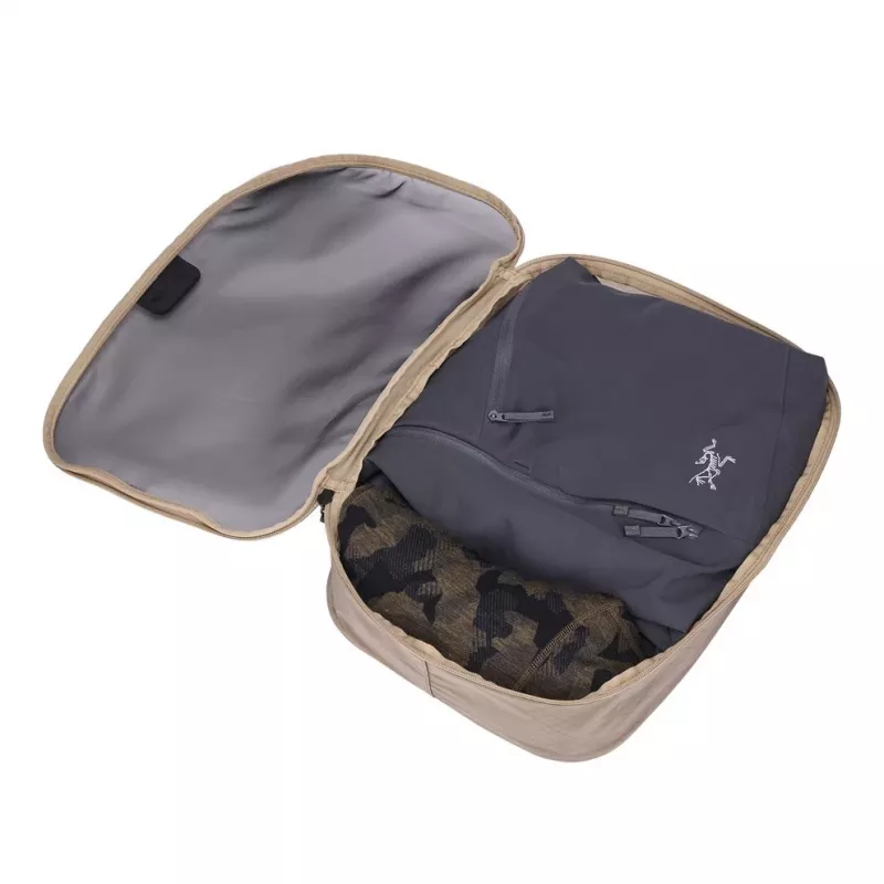 Thule 5574 Pakkimiskast keskmine pehme beež