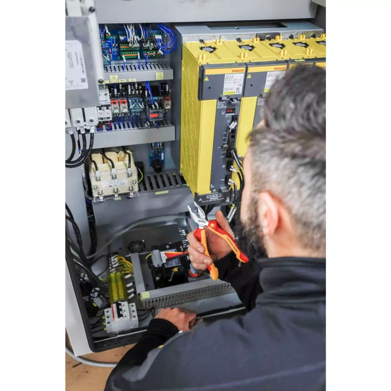 Kombineeritud tangid Wiha 27418 Professional (mudel Z01018006SB)