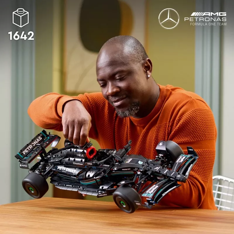 LEGO Technic mudelikomplekt Mercedes‑AMG F1 W14 E Performance — 1,432 detaili, soovitatav vanus 18+