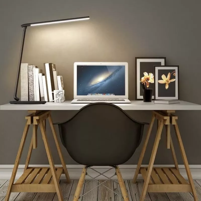 LED laualamp Aukey LT-T10 12W 3000–6500K — reguleeritava värvitemperatuuriga, must