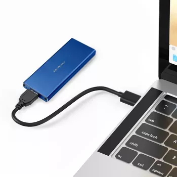 SSD-korpus QOLTEC 51832 — väline M.2 SATA, USB 3.0, kuni 2 TB, sinine, toetab 30 mm draive, 4 pesa