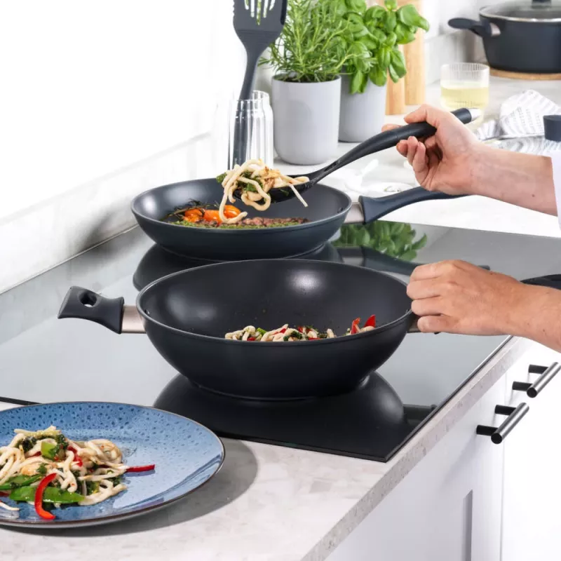 Wok-pann Salter BW12267EU7 28 cm mittenakkuva, induktsiooniga ühilduv