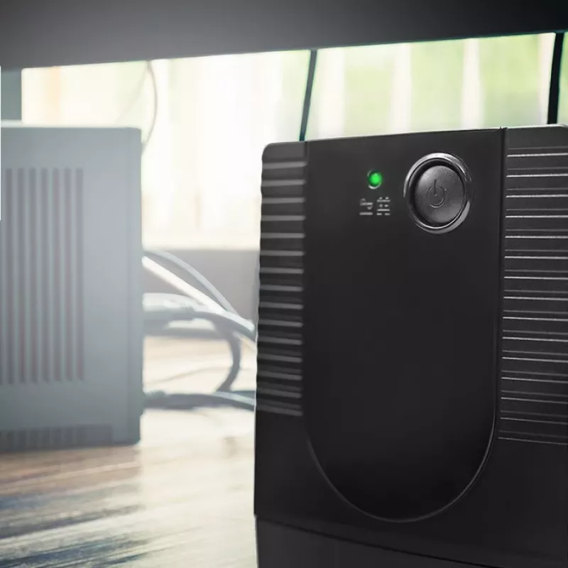 Qoltec 53772 katkematu toiteallikas (UPS) Line-Interactive 0,65 kVA 360 W 1 vahelduvvoolu pistikupesa