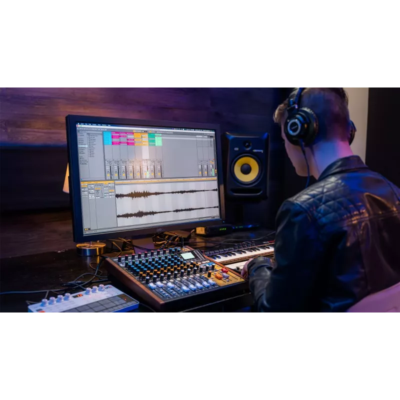 Mikser Tascam Model 12 — 12‑kanaliline analoog-/digitaalmikser, 24‑bitine, 48 kHz, USB‑C, SD-kaart, Bluetooth 5.0