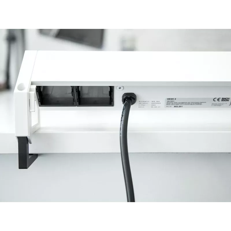 Socket outlet 3 x Type F Bachmann Desk2