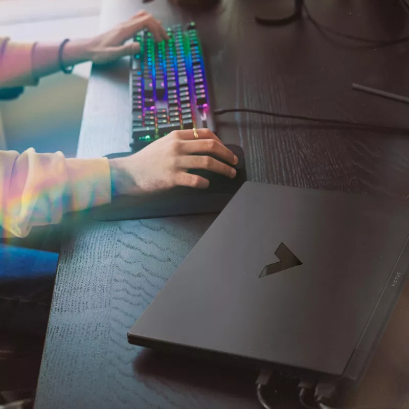 Sülearvuti HP Victus 15-fb3040nw — 15,6-tolline FHD 144 Hz, AMD Ryzen 7 7445HS, 16 GB DDR4 3200 MHz, 512 GB SSD, NVIDIA GeForce RTX 4050 6 GB, FreeDOS, ingliskeelne klaviatuur