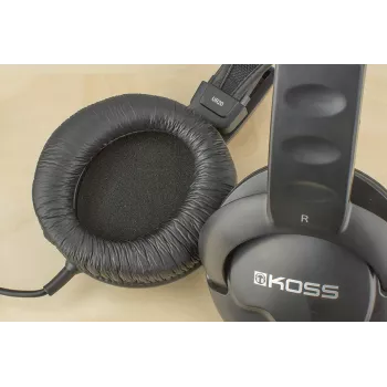 Koss | UR20 | DJ-stiilis kõrvaklapid | Juhtmega | Kõrva peal | Mürasummutus | Must