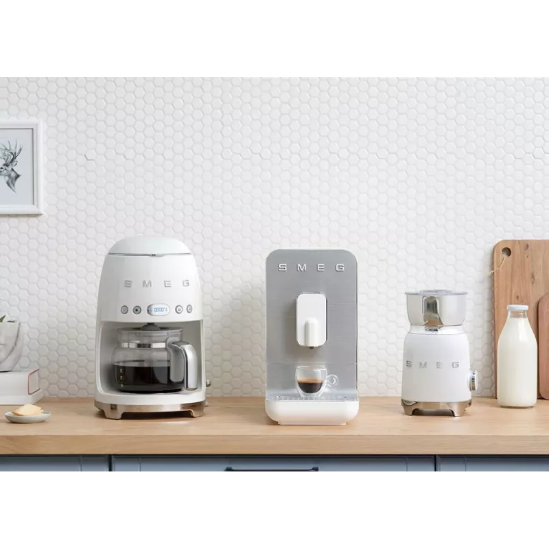 Tilkkohvimasin Smeg 1.4L DCF02WHEU Valge