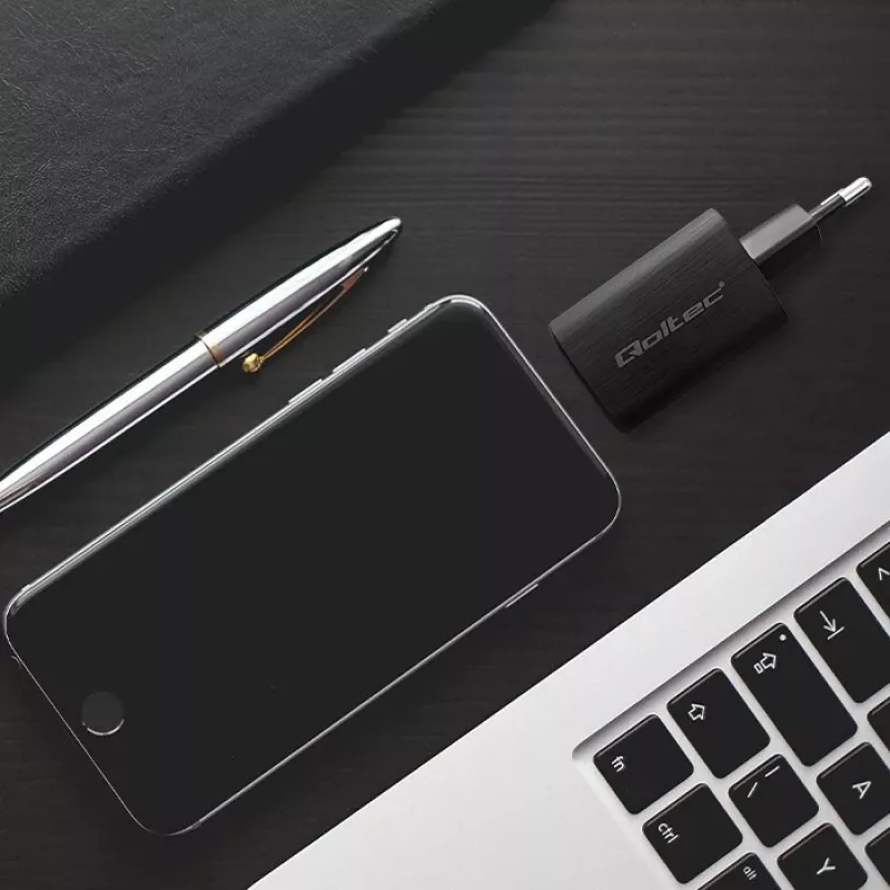 Qoltec 50766 mobiilseadme laadija sülearvutile, kaasaskantavale mängukonsoolile, powerbankile, nutitelefonile, nutikellale, tahvelarvutile, must, vahelduvvoolu kiirlaadimine, siseruumides