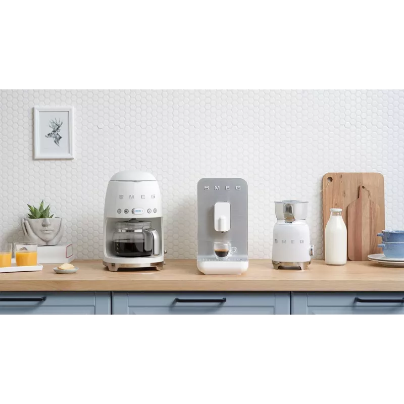 Tilkkohvimasin Smeg 1.4L DCF02WHEU Valge