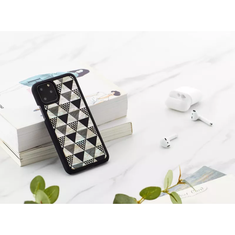 Telefonikott iKins iPhone 11 Pro jaoks — must püramiidtekstuuriga disain