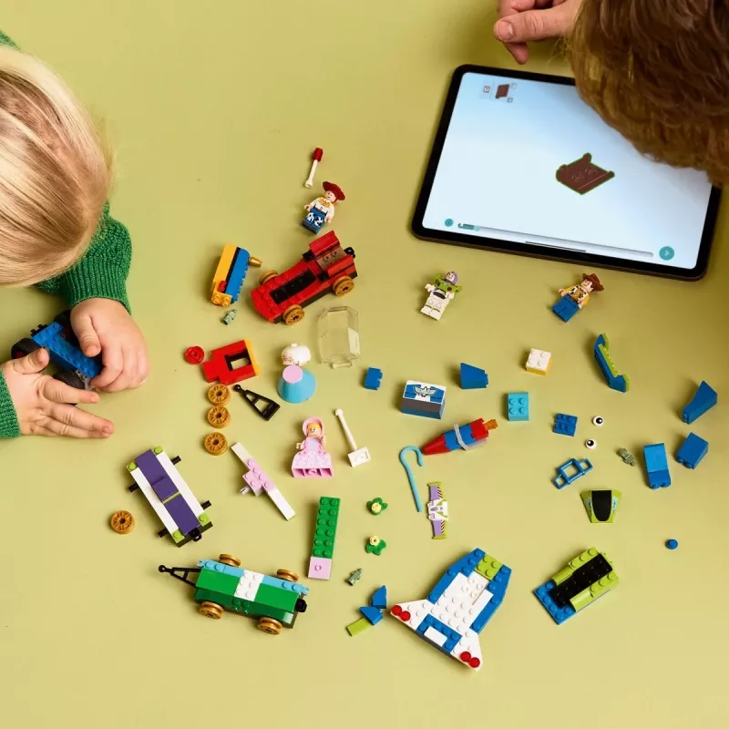 LEGO Disney Toy Story piduliku rongi ja RC-auto komplekt 43264 — 206 osa, 4 minifiguuri, vanusele 4+