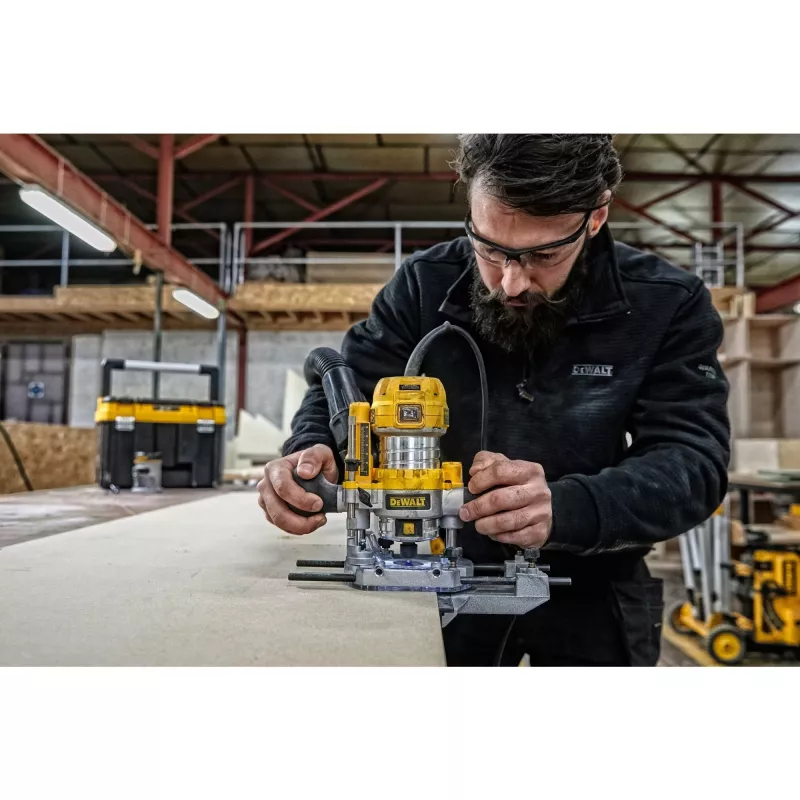 Ruuter DeWALT D26204K
