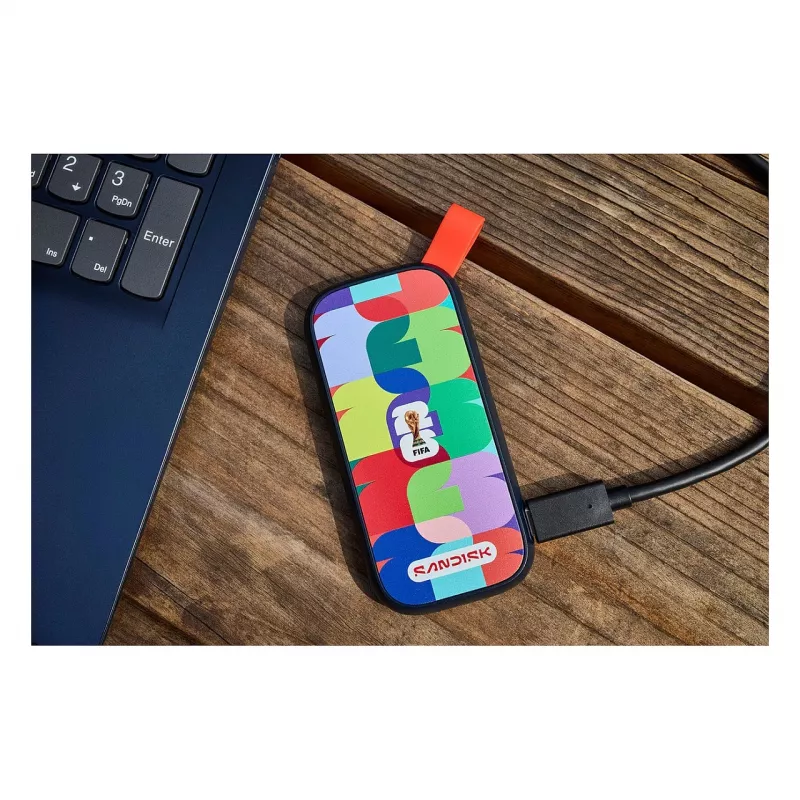 SanDisk - FIFA World Cup 2026 Edition - SSD - 1 TB - väline (kaasaskantav) - USB 3.2 Gen 2 (USB-C pistik) (SDSSDE30F-1T00-G25)