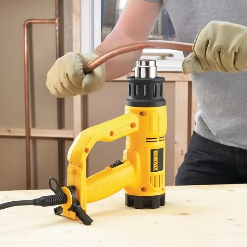 Kuumaõhupuhur DeWalt D26411 — 1800 W, püstolkäepide, max 600°C, 450 l/min õhuvool, kollane