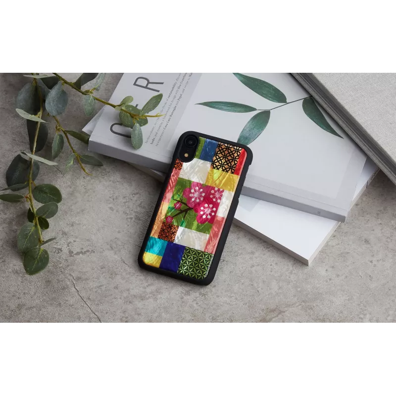 iKinsi telefonikott iPhone XR-ile — kirsipuuõie muster, must