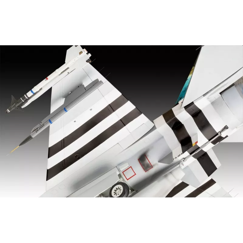 Plastikmudel REVELL F-16 Falcon 50. aastapäeva komplekt mõõtkavas 1:32
