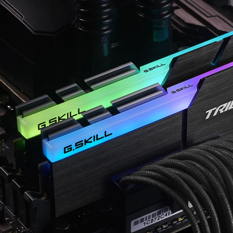 Lauaarvuti RAM-moodul G.SKILL DDR4 16 GB (2x8 GB) 3200 MHz, 288-kontaktiline DIMM, 1,35 V, jahutusradiaator, RGB, kahe kanaliga
