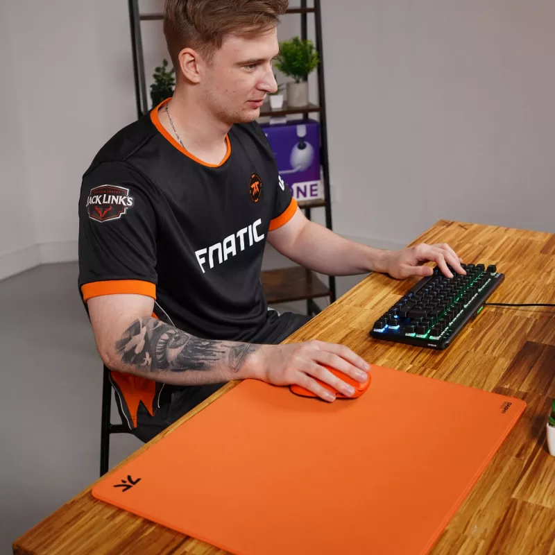 Fnatic DASH2 MAX mänguhiirematt Oranž