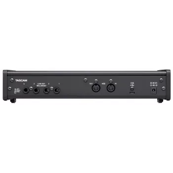 Heliliides Tascam US-4X4HR – 4x XLR combo, 4 analoogväljundit, 56 dB mikrofoni eelvõimendus, 192 kHz, USB 2.0, lauaarvuti, must