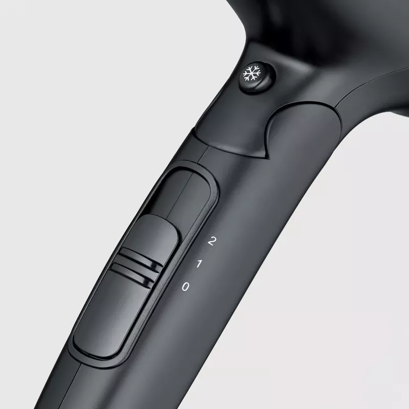 Föön SEVERIN HT 0159 — 1600 W, topeltpinge 110/220–240 V, 2 kiirust, jaheda õhu puhumine, 1,8 m juhe, must