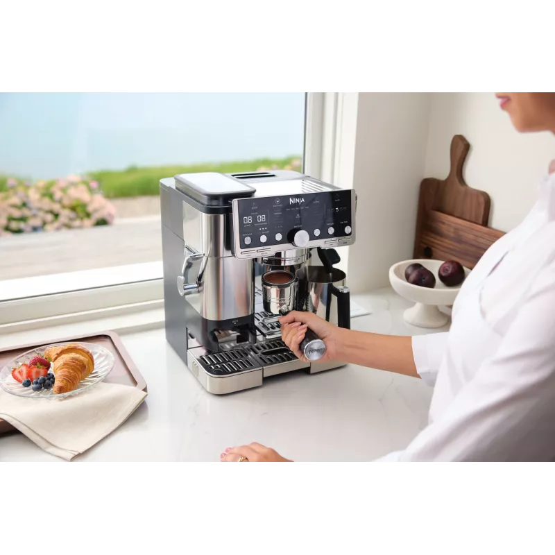 Espressomasin Ninja ES701EU — poolautomaatne kohvi/espresso, sisseehitatud veskiga, 2 L veepaak, 1650 W, 25 veski seadistust, piimapaak, 14 baari pump
