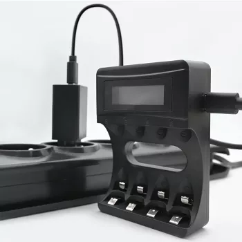 Akulaadija QOLTEC 50654 Ni‑MH R03 (AAA) ja R6 (AA) patareidele, 1800 mA