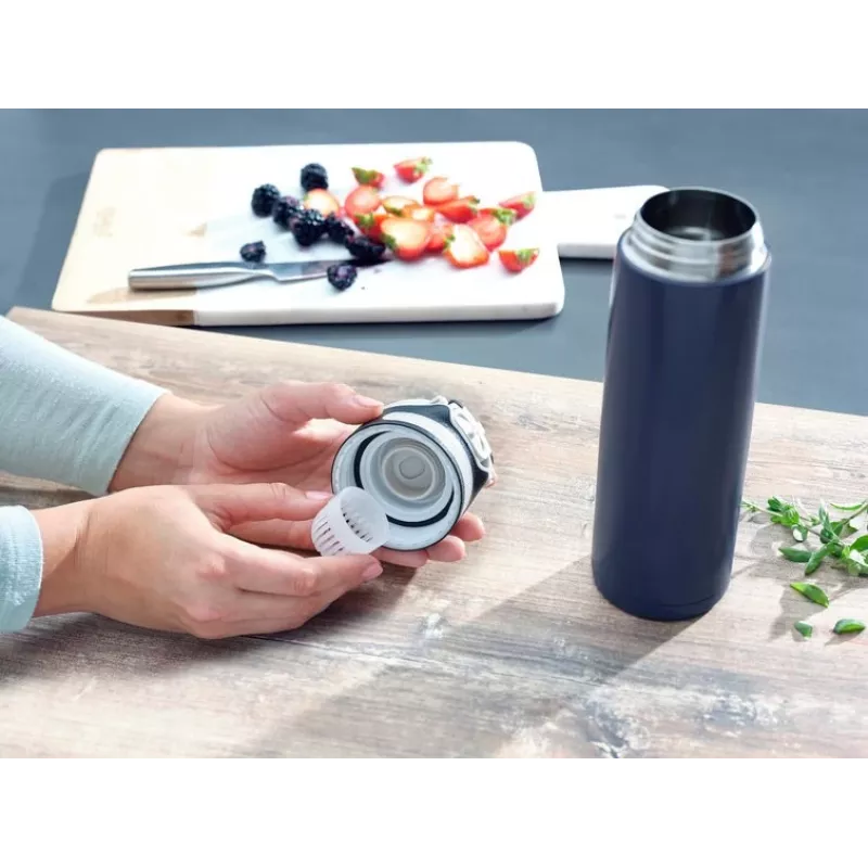 Reisikruus Leifheit 03275 600 ml roostevaba teras, kahekordse seinaga, lekkekindel, klappkaas, käepide, must/sinine