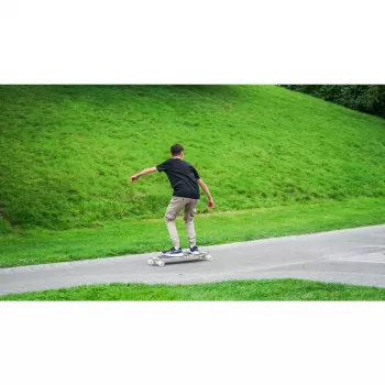 Longboard Muuwmi Lights GLOW ABEC 7 valgusratastega, must/roheline