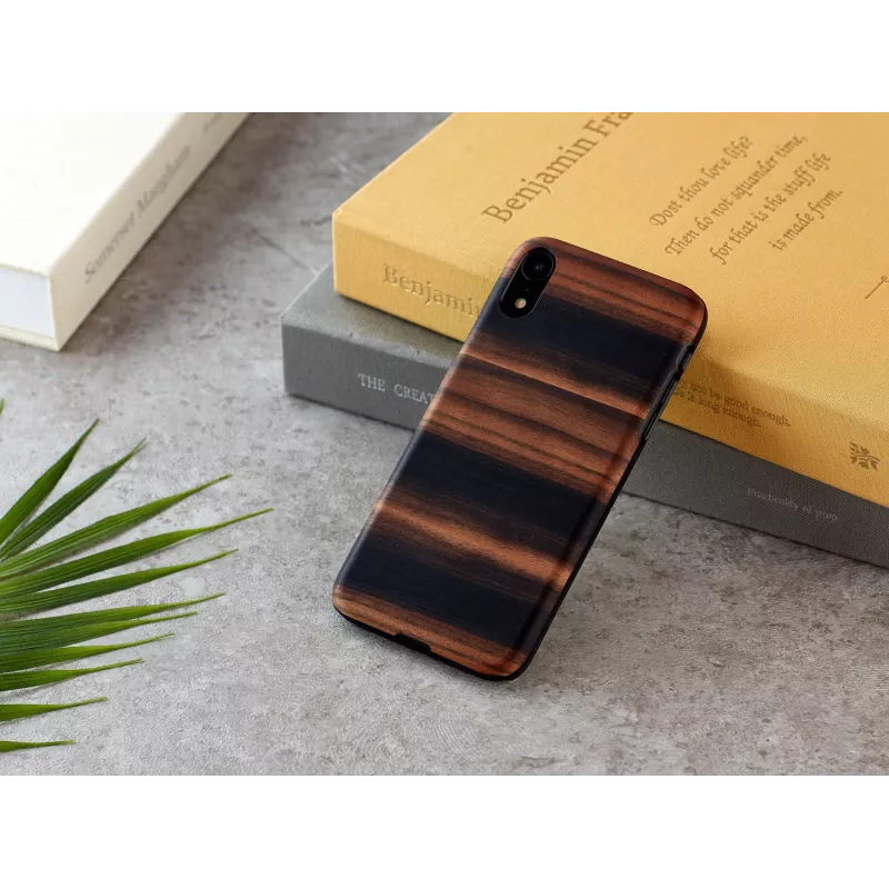 Nutitelefoni ümbris man and wood iPhone XR-ile — eebenmust, kaitsev kõva kest