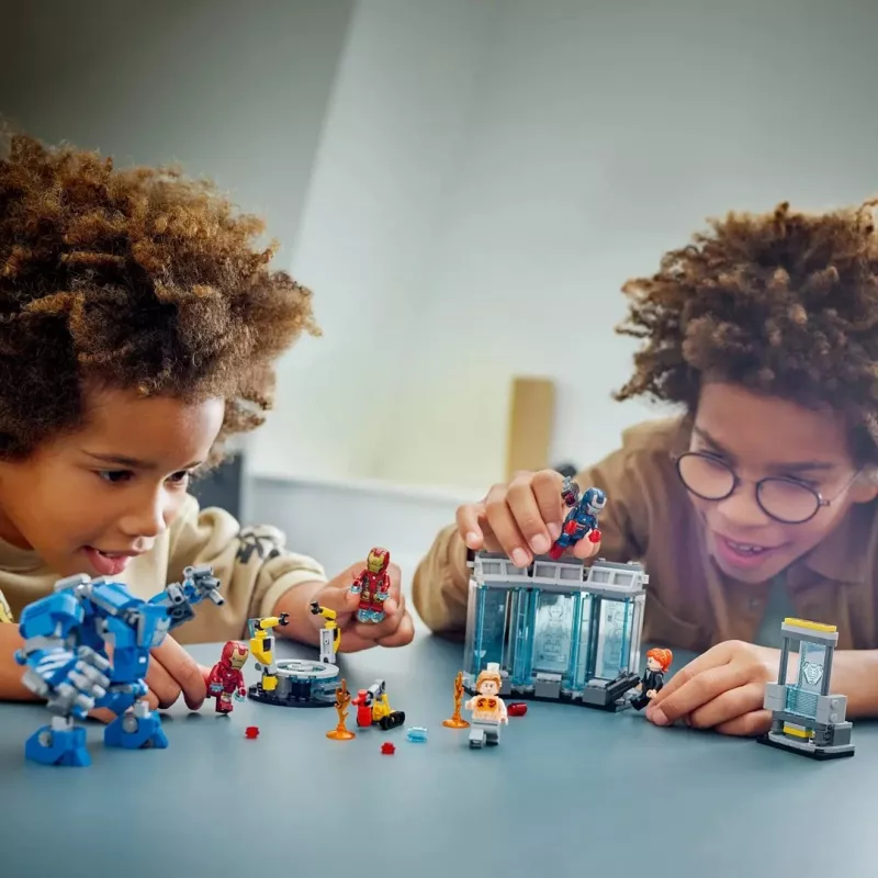 LEGO mängukomplekt Marvel: Raudmehe labori raudrüüsaal 76315 — 384 osa, 5 minifiguuri, vitriiniala