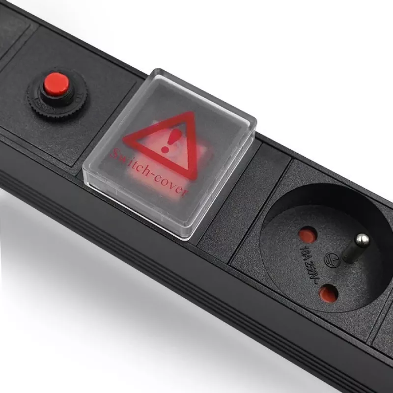 Qoltec 53996 Toitejaotur riiulile 19 inch | 1U | 16A | PDU | 8xFRENCH | 2m
