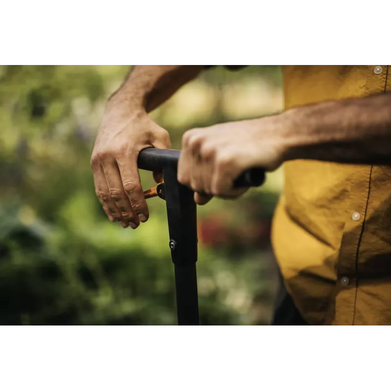 Istutusmasin Fiskars ERGO pika varrega istutusmasin – ergonoomiline pikk vars, mudel 1057078