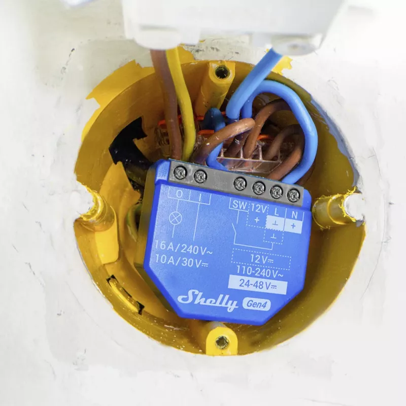 Nutikas lüliti Shelly 1 Gen4 — juhtmevaba 240 V AC, Wi‑Fi 2.4 GHz, Bluetooth 5.0, ZigBee, plastikust korpus 42×16×37 mm