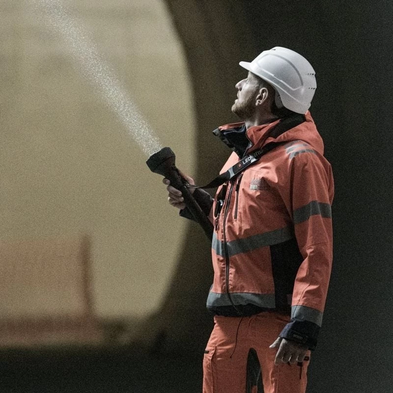 Käeshoitav taskulamp Ledlenser P21R Must laetav LED, 1000 lm, IP68, 32700 aku, 1100 m valgusvihk