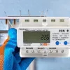 Kolmefaasiline energiaarvesti QOLTEC 50883 Wi‑Fi 400V LCD-ekraaniga