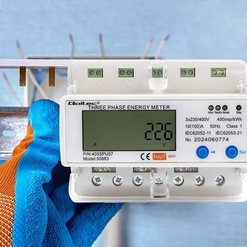 Kolmefaasiline energiaarvesti QOLTEC 50883 Wi‑Fi 400V LCD-ekraaniga