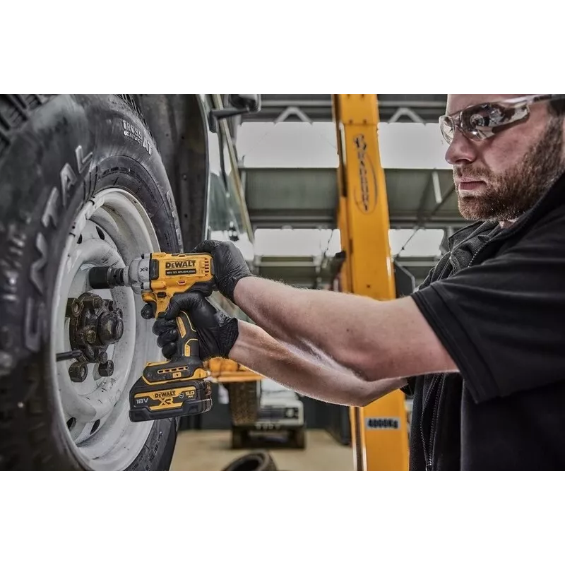 Löökkruvikeeraja DeWALT DCF891P2T-QW, harjadeta, 18V 5,0Ah, 1/2-tolline padrun, 812 Nm pöördemoment, 2000 p/min, 2 akut, laadija, kohver