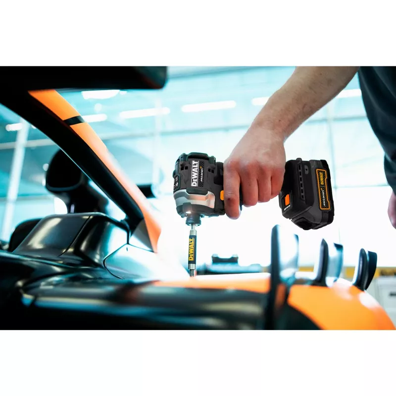 Juhtmeta löökkruvikeeraja DCF85ME2GT, 18V, 1/4, McLaren disainis hall/must, 2x POWERSTACK Li-Ion-aku 1,7 Ah, T STAK kastis