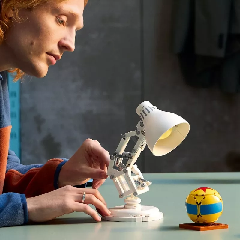 Ehitusmänguasi LEGO Ideas mudel 21357 — Luxo Jr., 613 osa, 290×140×110 mm