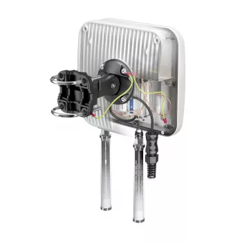 Suundantenn QuWireless QuMax A360M — suunatav PoE/LAN-antenn, 0,694–2,7 GHz sagedusalad, 4–6 dBi võimendus, vertikaalne polarisatsioon