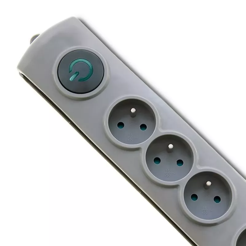 Liigpingekaitse Qoltec 50163 Hall 4 vahelduvvoolu pistikupesa 230V 1,5m