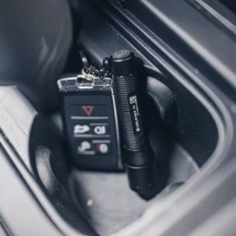 Võtmehoidja taskulamp Ledlenser P3 Must — kompaktne alumiiniumist LED-taskulamp, AAA, kuni 130 lm, IP54, 3 võimsustaset