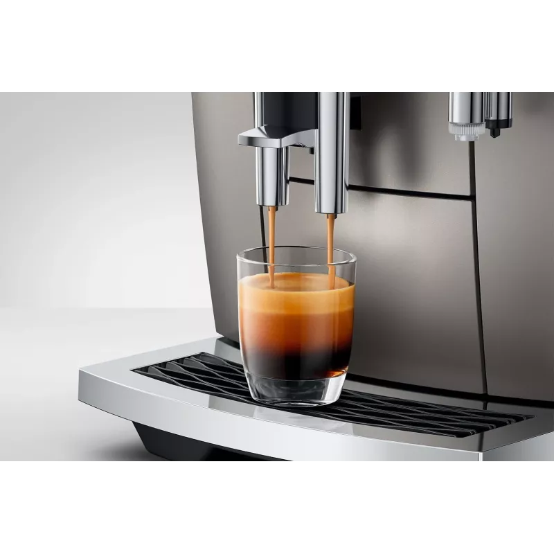 Espressomasin JURA E8 Täisautomaatne 1,9 L Hõbedane — 15 bar, 3,5-tolline ekraan, veski, piimavahustaja