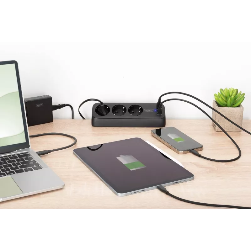 Pistikupesa DIGITUS 3-suunaline 2×USB-A ja 1×USB-C, 3 vahelduvvoolu pistikupesa tüüp E/F, 1,5 m kaabel, must