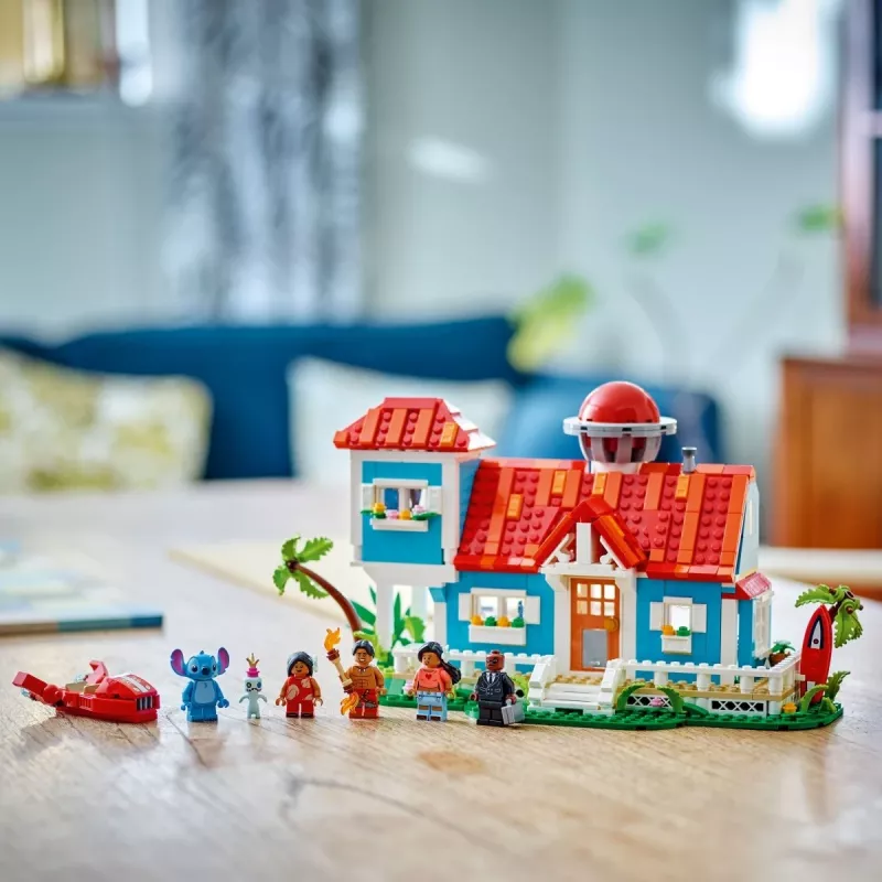 LEGO komplekt Disney 43268 rannamaja — modulaarne majaehitus, 834 tk, 5 minifiguuri, vanus 9+