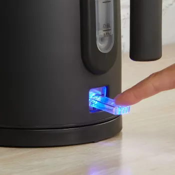 Elektriline veekeetja Petra 1.7L 3KW matt must