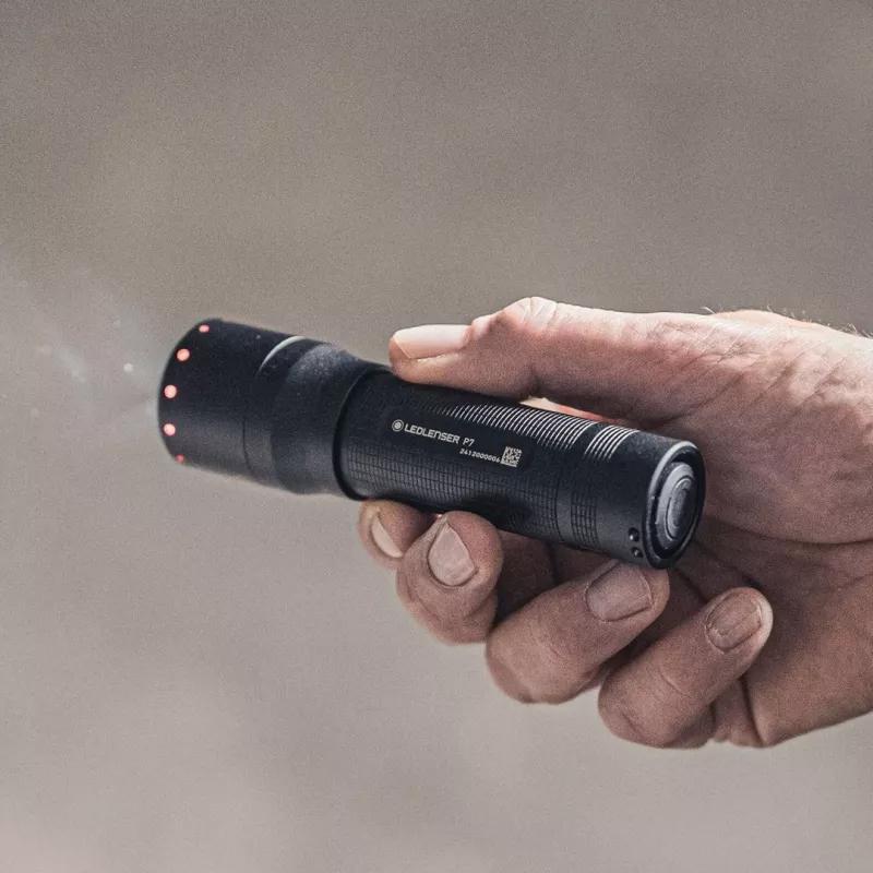 Ledlenser P7 must käeshoitav LED-taskulamp