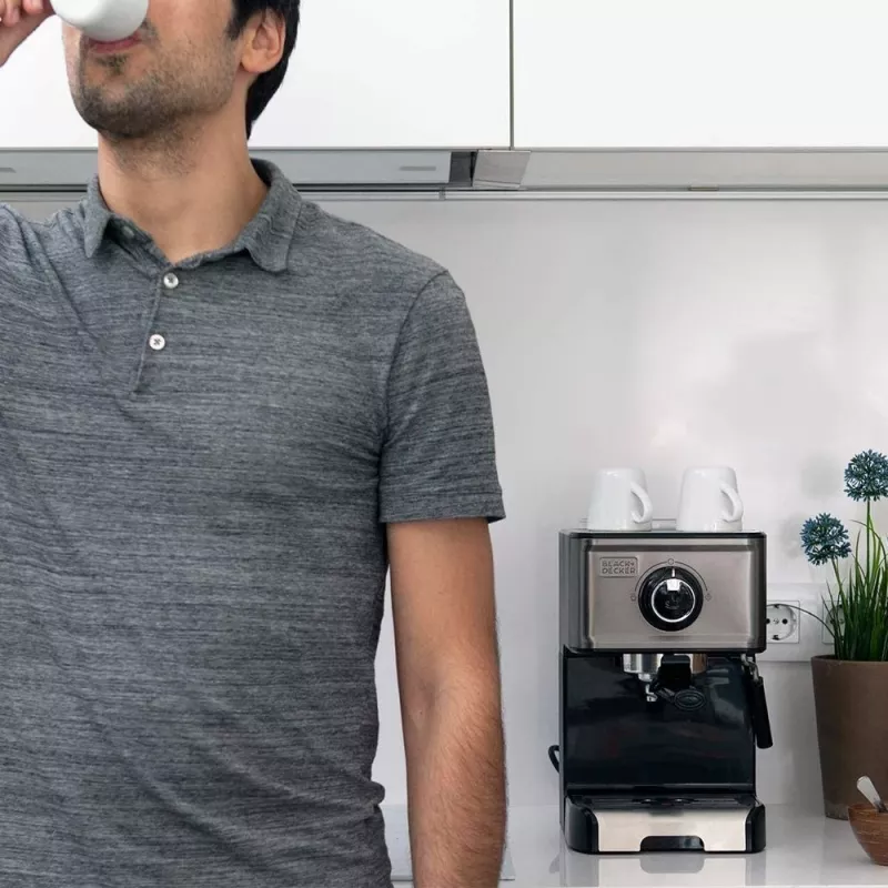 Espressomasin Must & Decker BXCO1200E — 1200 W, 15 bar, 1,2 L veepaak, 2 tassi, sisseehitatud piimavahustaja, tööpinnale, hõbedane